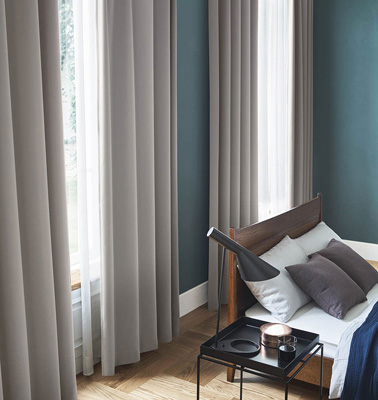 【美品】リリカラ　Simple & Basicカーテン　ET881 形態安定加工 新品】リリカラ Simple & Basicカーテン ET881 形態安定加工