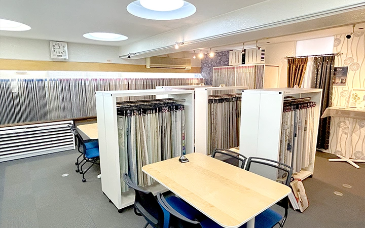 福岡ショールーム　カーテンの現物展示