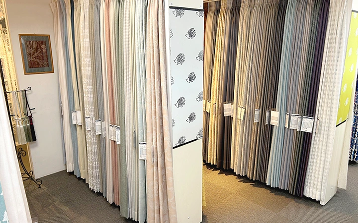 福岡ショールーム　カーテンの現物展示