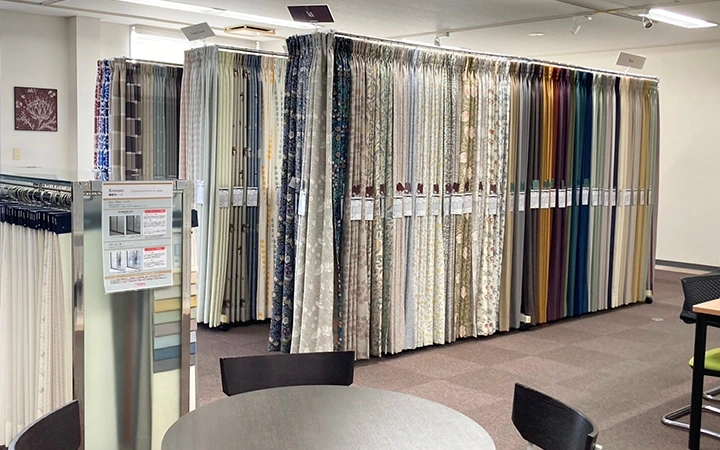 広島ショールーム　カーテンの現物展示