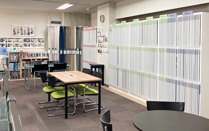 広島ショールーム　壁紙・カーテンの現物展示