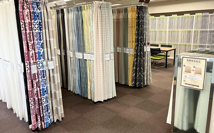 広島ショールーム　壁紙・カーテンの現物展示