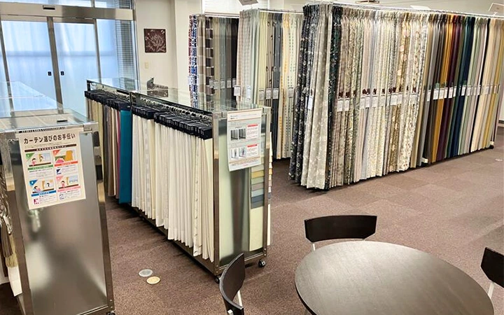 広島ショールーム　カーテンの現物展示