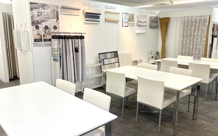 大阪ショールーム　カーテンの現物展示