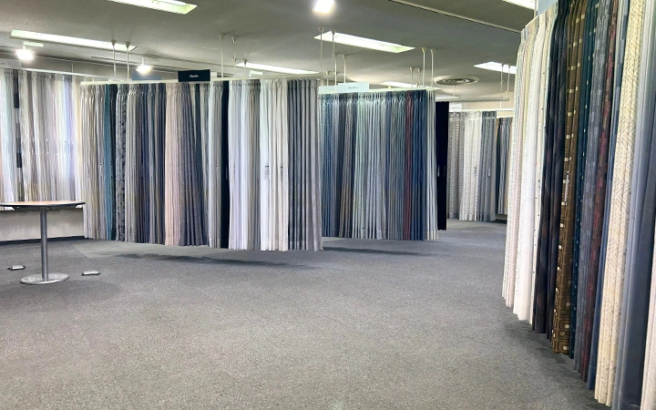 札幌ショールーム　カーテンの現物展示