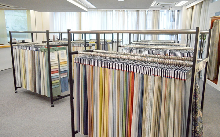 東京ショールーム　カーテンの現物展示