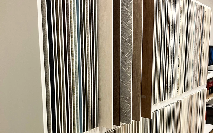 横浜ショールーム　壁紙の現物展示