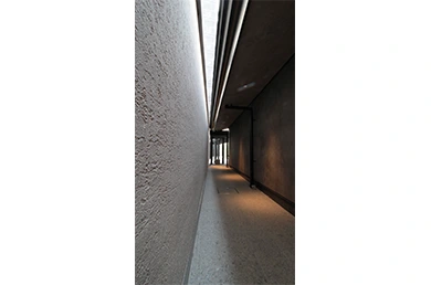 ＆Here OSAKA NAMBAのRECEPTION棟～通り庭です