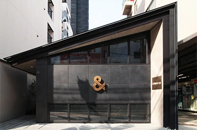 ＆Here OSAKA NAMBAのRECEPTION棟 外観です