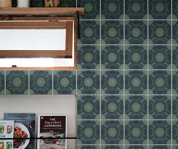 カフェ風スタイルに大人気 おしゃれなお部屋作りにおすすめ リリカラのタイル柄壁紙 クロス ラインナップ