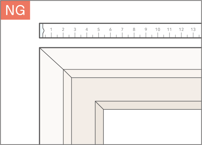 NGレールがついていない状態でカーテンのサイズを測っている画像