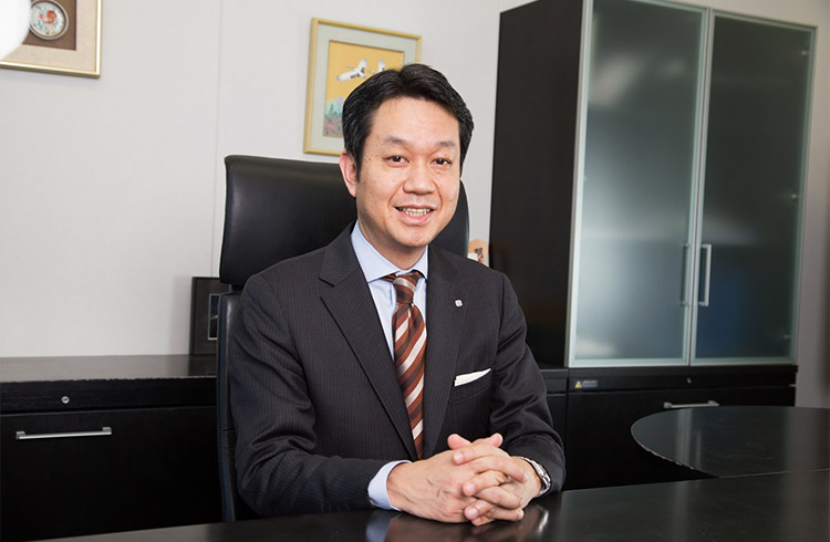 リリカラ株式会社 代表取締役社長 山田 俊之