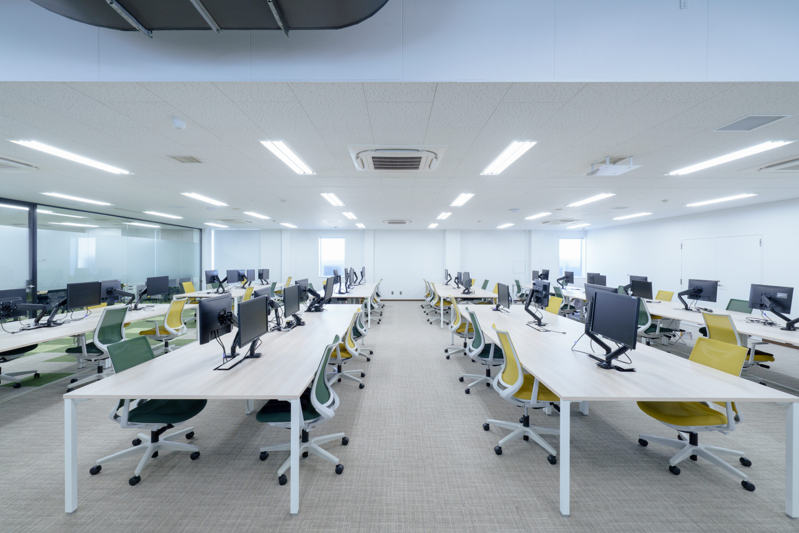 ミネベア アクセスソリューションズ株式会社の執務室