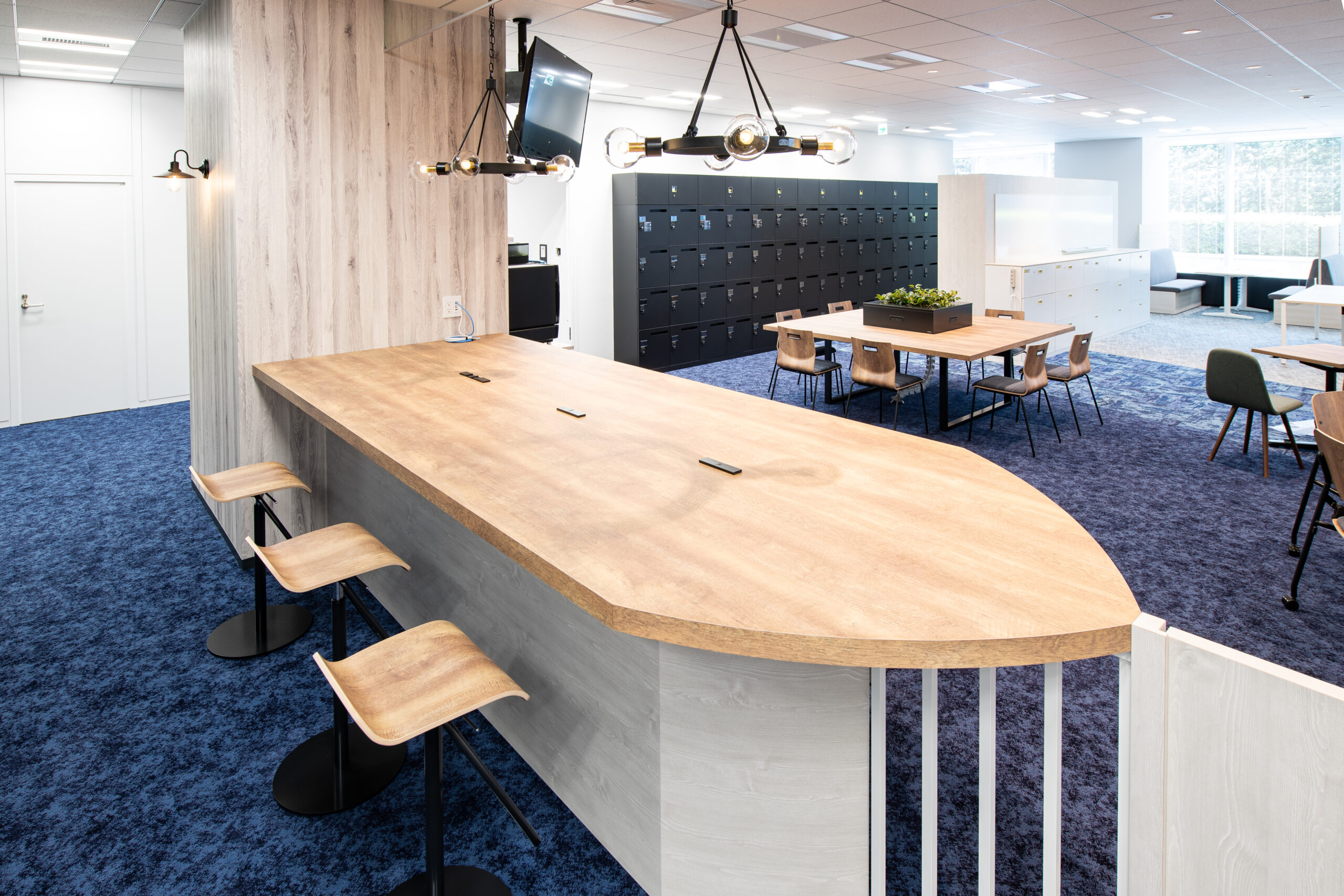 船底をモチーフにしたデスク