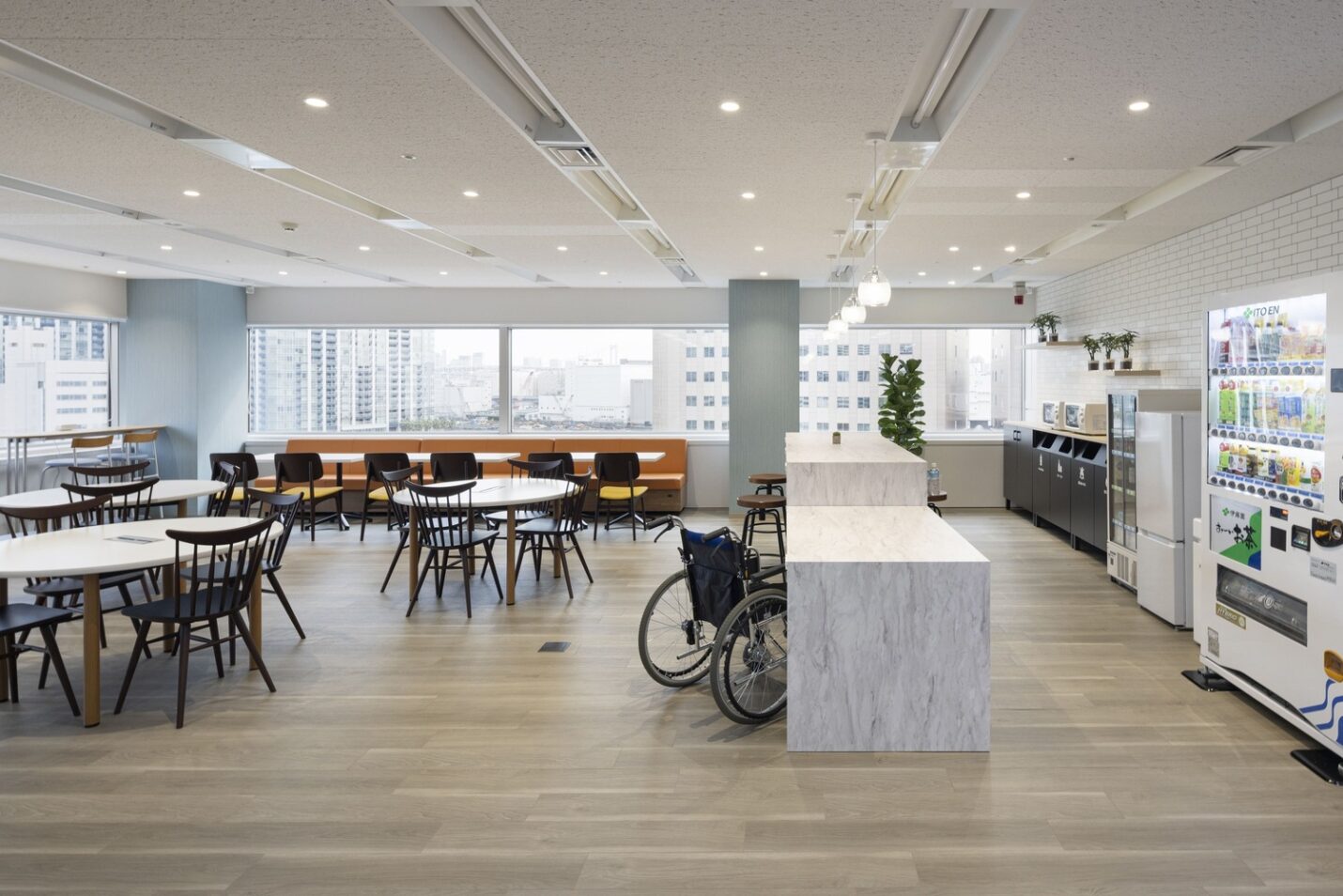 【注目5事例】リフレッシュスペースとは？社員の幸福度を高める方法 | リリカラ株式会社