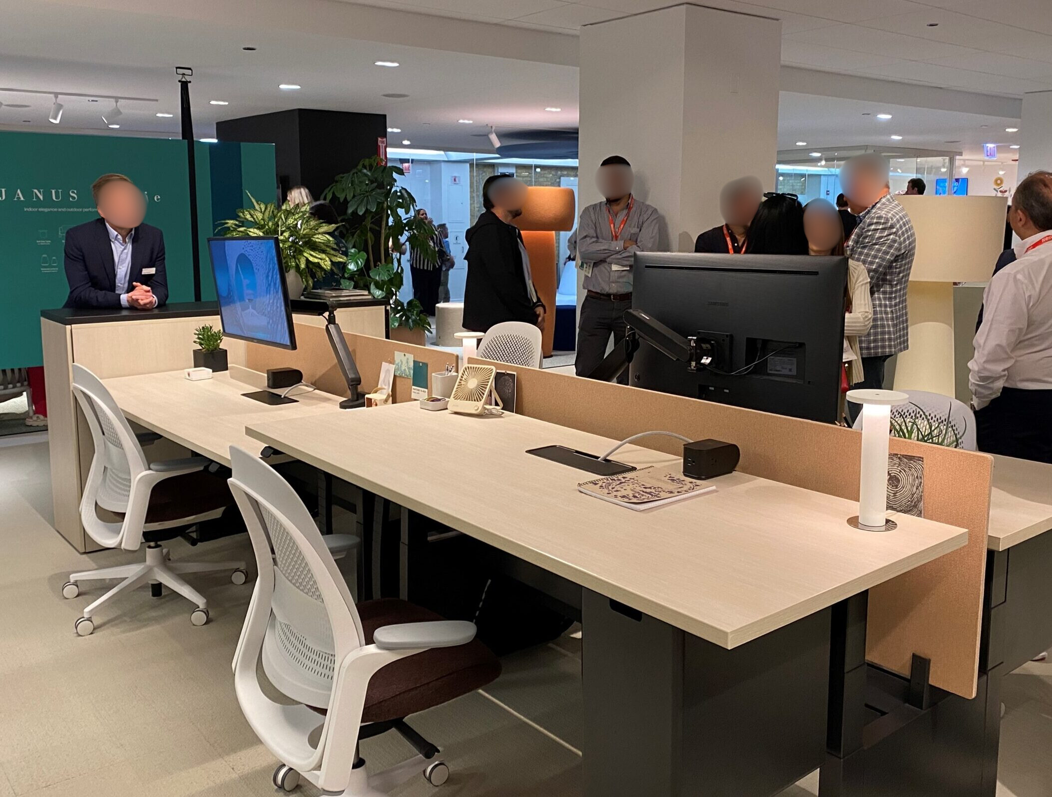 HAWORTHのNeoCon展示ブース