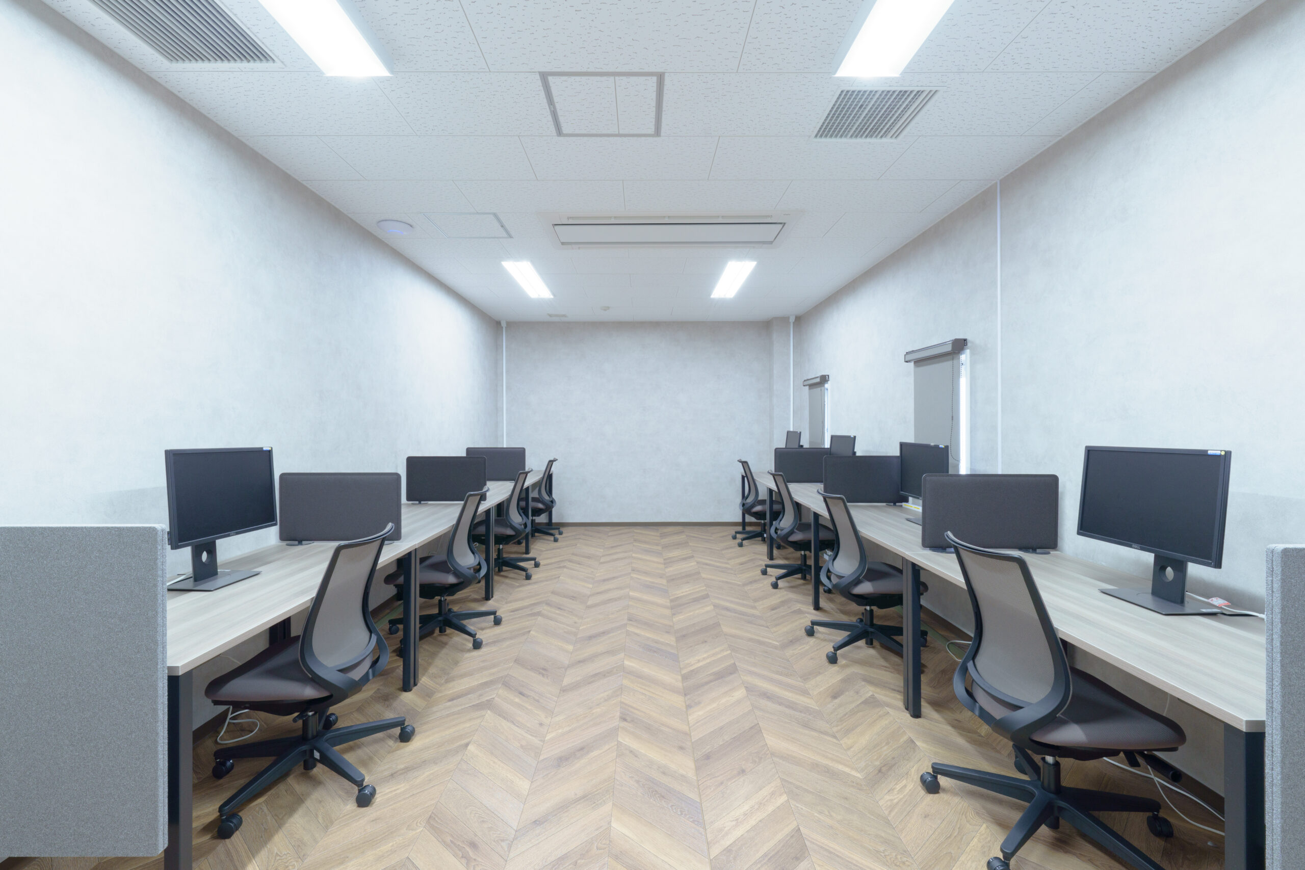 ミネベア アクセスソリューションズ株式会社の執務室