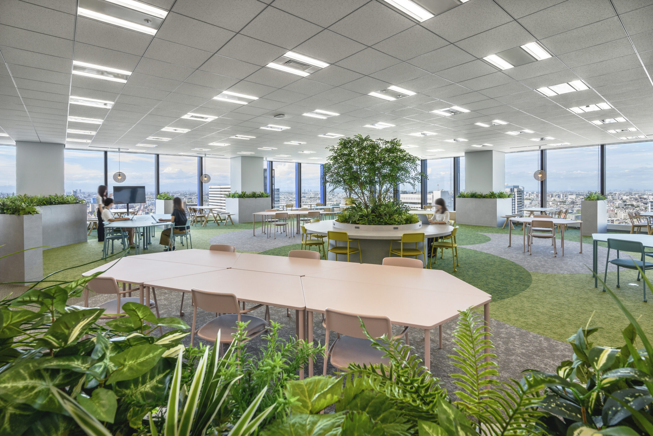 たっぷりのグリーンに囲まれたリフレッシュスペース「KOEN-公園-」